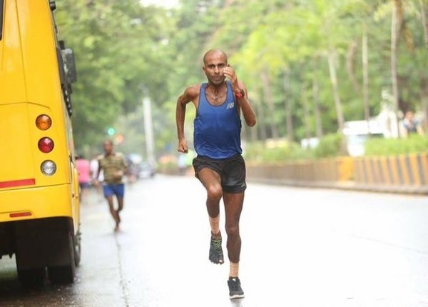 ▲▼挑戰每天跑100公里，連續跑100天的印度男子辛格（Samir Singh）。（圖／翻攝自Samir Singh的facebook）