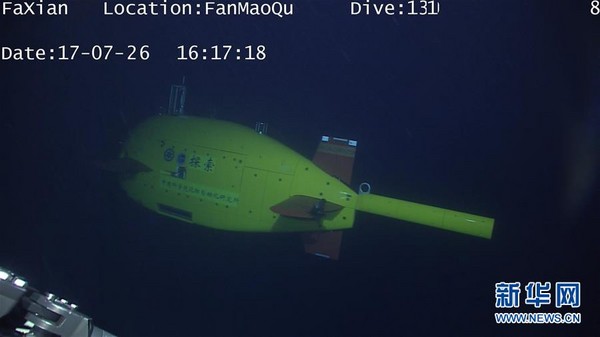 機器人1000公尺深海交會拍攝。（圖／翻攝自新華網）
