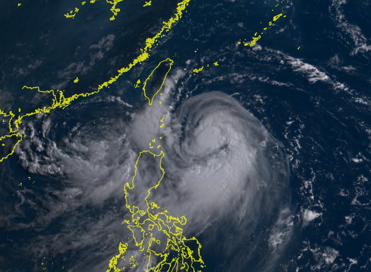 尼莎颱風逼近台灣。（圖／翻攝日本向日葵8號衛星影像）