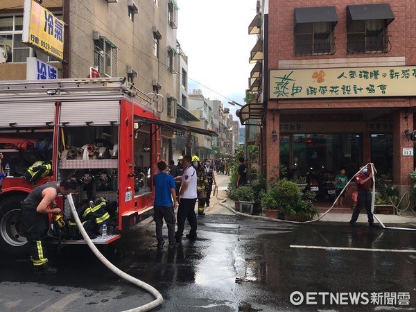 ▲▼快訊／闖前女友家淋汽油自焚！民宅火警竄濃煙…男傷重身亡。（圖／記者柯沛辰翻攝）