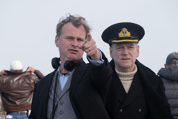 導演克里斯多福諾蘭（左）執導《敦克爾克大行動》。