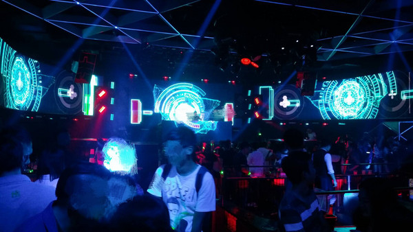 ▲夜店▼             。（圖／記者徐文彬攝）