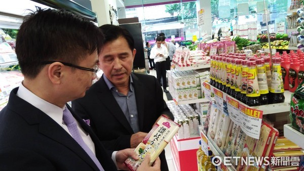 ▲貿協董事長黃志芳（左）拜會越南連鎖超市，雙方將共同推廣台灣食品。（圖／貿協提供）