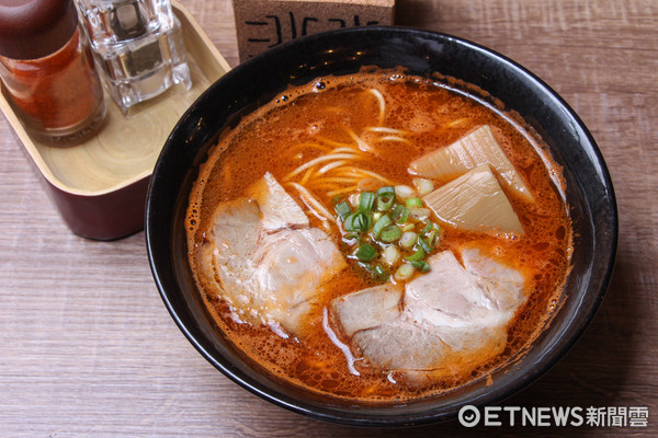 ▲▼東京新宿人氣沾麵「五之神製作所」。濃厚蝦沾麵、濃厚蕃茄蝦沾麵與濃出汁蝦湯麵。（圖／記者黃士原攝）