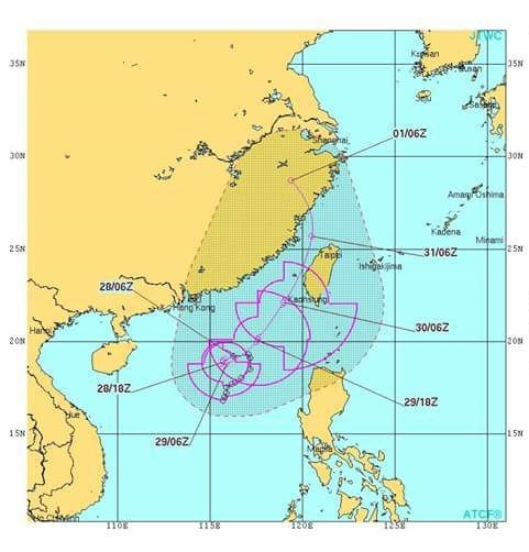 ▲10號颱風生成！南北包夾台灣　恐發罕見「雙颱警報」。（圖／中國中央氣象台、美國海軍聯合颱風警報中心）