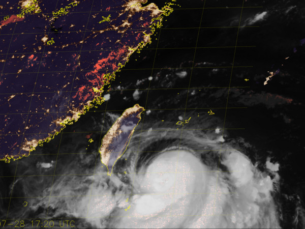 ▲▼尼莎更壯了！全台陸警「一張表看風雨時程」　暴風圈入夜罩島。（圖／翻攝NOAA）