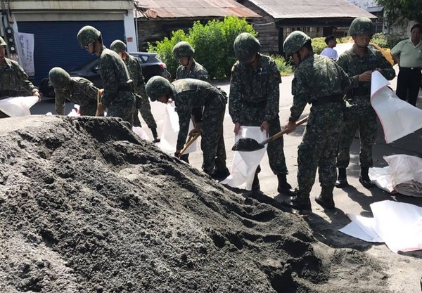 ▲▼ 國防部全面備戰尼莎颱風　馮世寬：料敵從寬、禦敵從嚴。（圖／國防部發言人臉書）