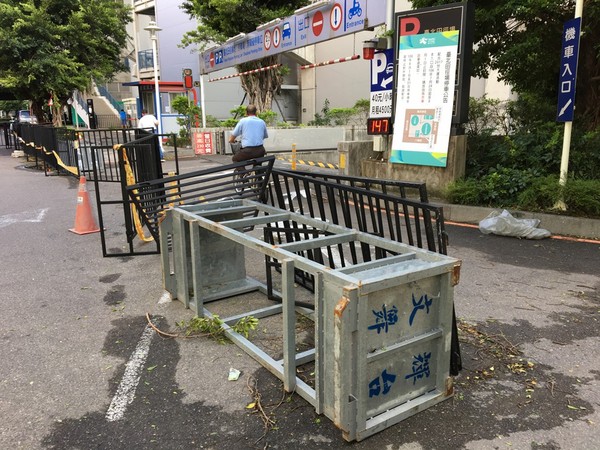 ▲尼莎颱風後世大運選手村的中華電信基地台受損。            。（圖／世大運籌委會提供)