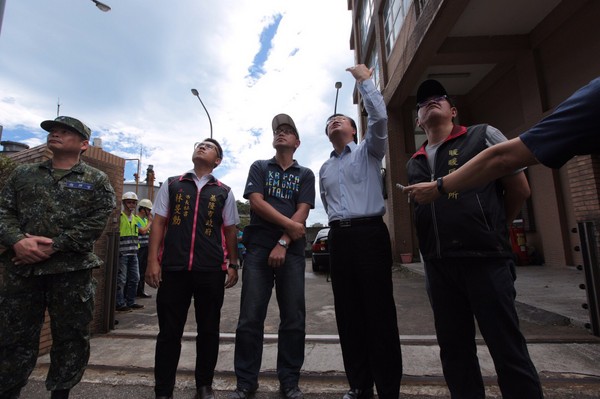 ▲▼林右昌返台視察災情。（圖／基隆市政府提供）