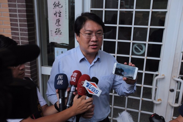 ▲▼林右昌返台視察災情。（圖／基隆市政府提供）