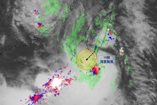 ▲▼閃電每分鐘200筆以上！海棠西南側對流旺盛…南部嚴防強降雨。（圖／翻攝自臉書／粉絲專頁「WeatherRisk 天氣風險」）