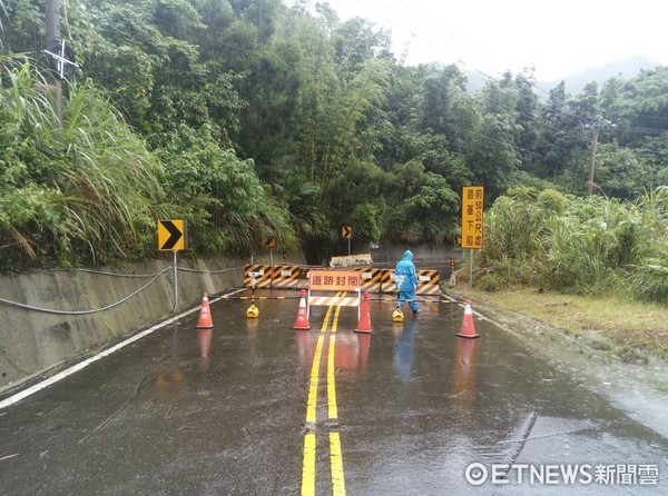 ▲海棠颱風影響，台南市2道路、11橋梁封閉。（圖／記者林悅翻攝）