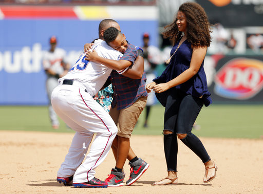 ▲貝爾崔（Adrian Beltre）達成3千安里程碑，家人到場見證。（圖／達志影像／美聯社）