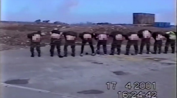 英國軍隊兩性不平等，男軍人會對女同僚性騷擾。（圖／翻攝自Rebecca Crookshank YouTube）