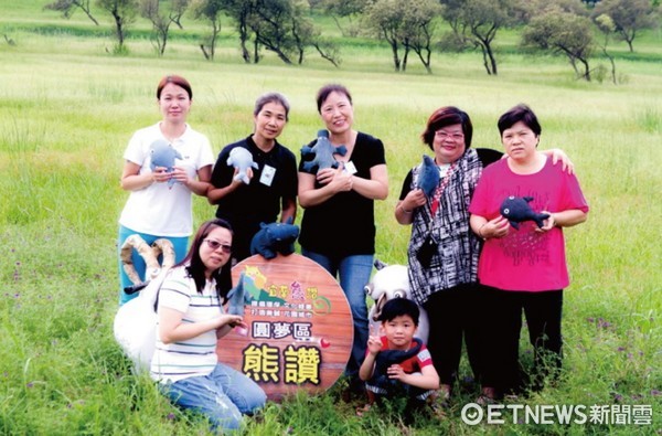 ▲一起用新台幣下架！愛心手作牛仔布偶助單親媽二度就業。（圖／紅龜好事群募 Red Turtle Crowdfunding提供）