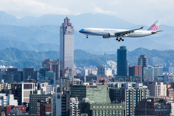 ▲▼中華航空,華航,台北市,降落松山機場,飛航,航空業,空中巴士A330-300。（圖／記者季相儒攝）