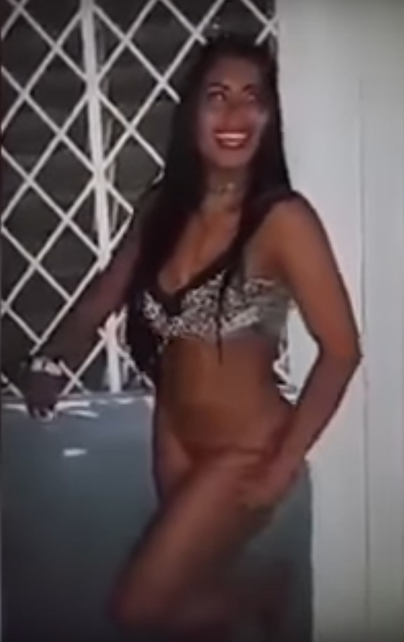 女模控訴「警察逼我露奶跳舞」還拍片　反遭網友抓包：表情不對啊！（圖／翻攝自網路）