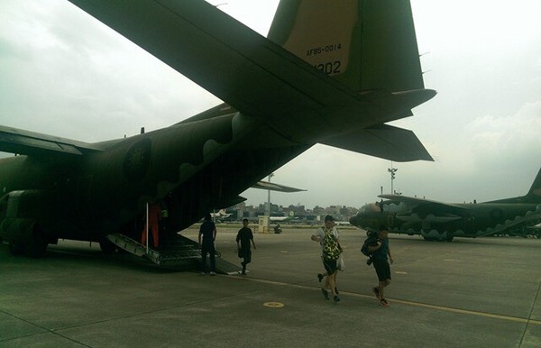 ▲▼空軍出動4架C-130疏運滯留於金門、馬祖的國人。（圖／空軍提供）
