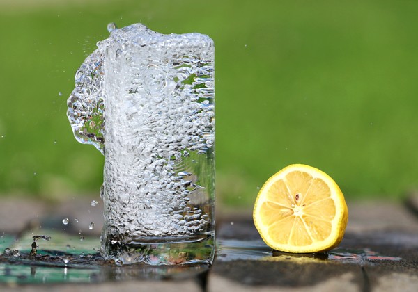 ▲四個最佳喝水時間點　輕鬆喝出易瘦體質。（圖／取自pexels）