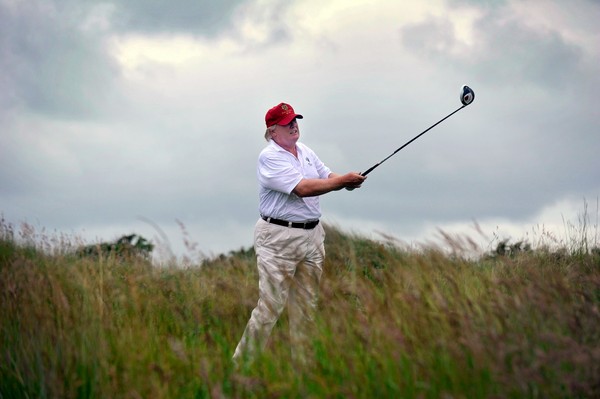 ▲美國總統川普喜歡打高爾夫。（圖／CFP）