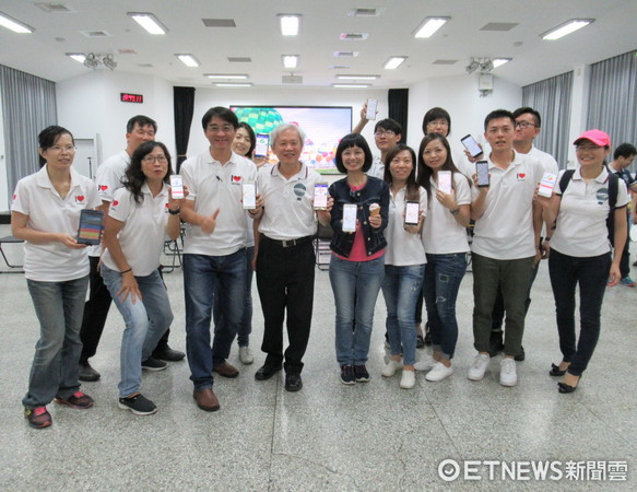 台東縣政府所輔導的創客團隊艾理科技，開發一款可以用手機抓取熱氣球的遊戲程式APP。（圖／台東縣政府提供）