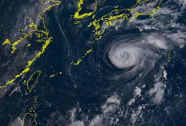 諾盧颱風。（圖／翻攝日本向日葵8號衛星影像）