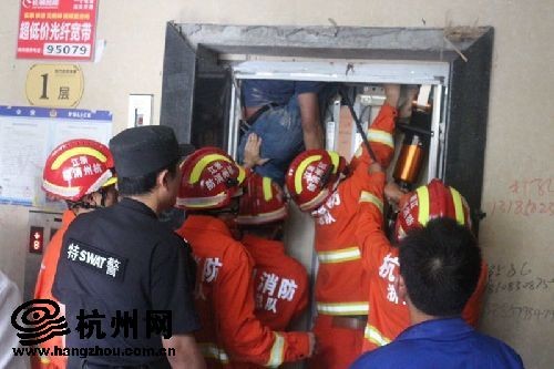 何姓工人維修電梯，慘遭活活夾死。（圖／翻攝自杭州網）