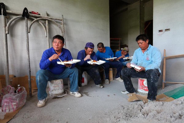 【佳冬受災戶】不喝酒不罵人　這個工地頭家很稀有