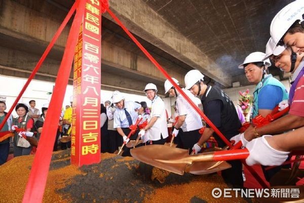 ▲「桃園市國道二號高架橋下空間－玉山街以東周邊景觀改善工程」舉行開工祈福典禮。（圖／桃園市政府提供）