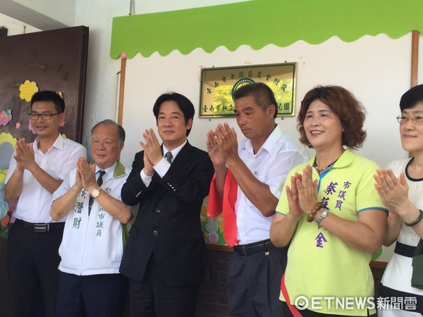 ▲台南市私立七農非營利幼兒園4日上午舉行揭牌儀式，由市長賴清德、教育局長陳修平及七股區多位地方人士共襄盛舉。（圖／教育局提供）