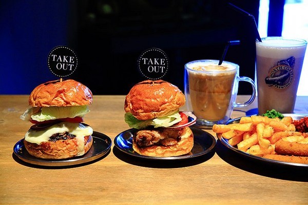 Take Out Burger&Cafe。（圖／upssmile萍子）