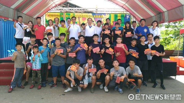 ▲台南市警察局6日舉辦106年暑期青春專案「奔FUN青春活力台南」漆彈賽活動。（圖／警方提供）