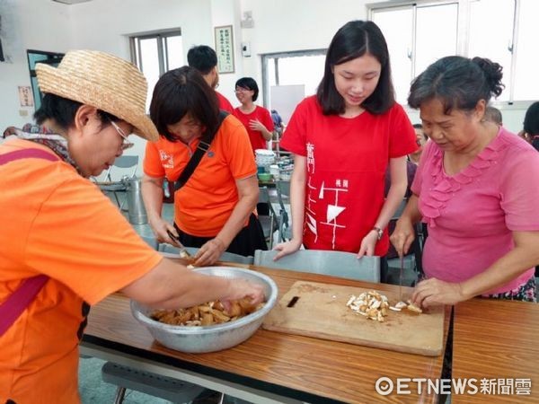 ▲桃園市政府青年事務局辦理「青銀食堂-父親節餐桌」活動，連結跨世代情感。(圖／青年局提供)