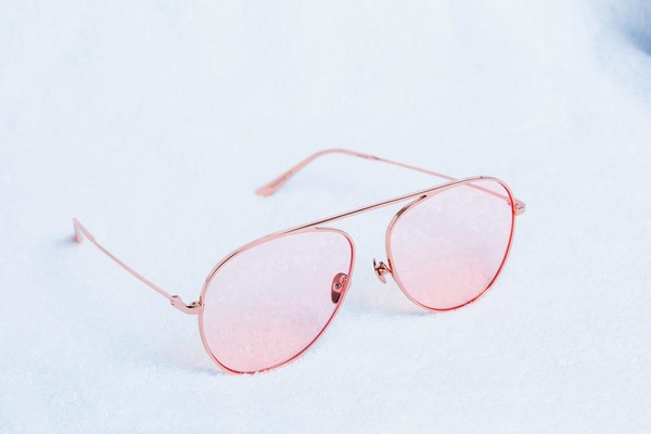 REVE粉色鏡片墨鏡。約NT$8,000