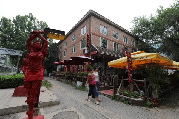 現在的798藝術區已不復當年黃沙滾滾的模樣，成了北京人週末走逛的地方。