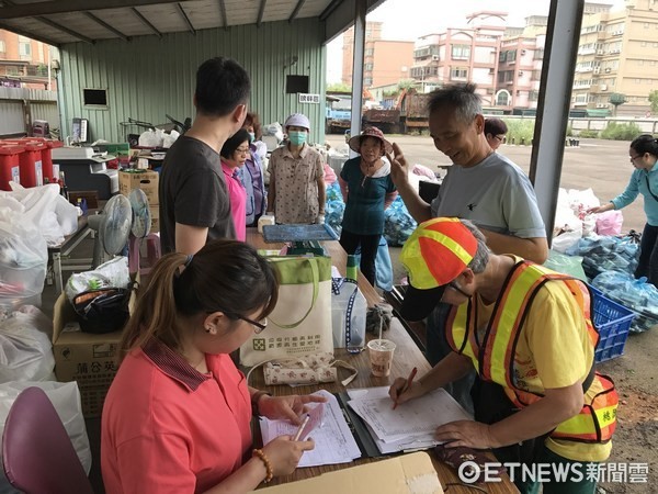 ▲「桃樂資收站」63站串連，首創回收換儲值加值金。（圖／環保局提供）