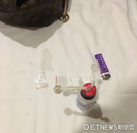 ▲▼警方查獲蕭男與李女所持有的安非他命和吸食器具。（圖／中壢警分局提供）