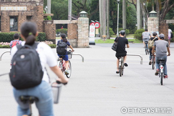 ▲▼高教專題搭配示意照。高教崩壞、高教、大學校園、大學生、高等教育、台大、台大校門（圖／記者季相儒攝）