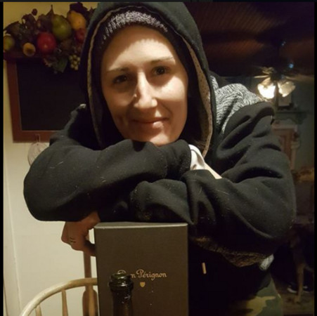 ▲布魯斯(圖右)持槍殺害妻子朵門(圖左)。(圖/翻攝自Laura Bluestein臉書)