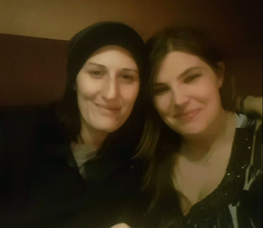 ▲布魯斯(圖右)持槍殺害妻子朵門(圖左)。(圖/翻攝自Laura Bluestein臉書)