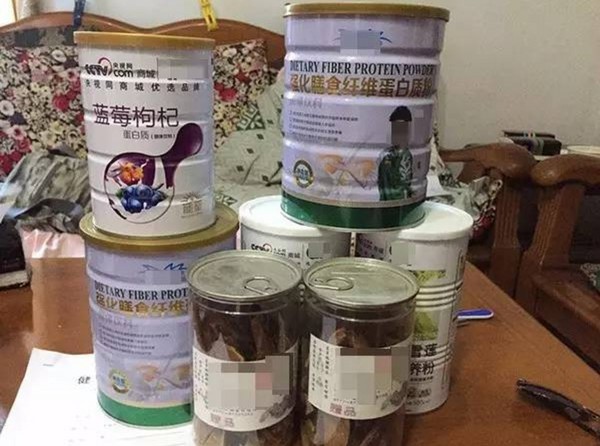 ▲▼杭州一名退休老教授買了保健食品，日後跑去公司退貨時，卻走著進去抬著出來，送醫宣告不治。（圖／翻攝自大陸《都市快報》）