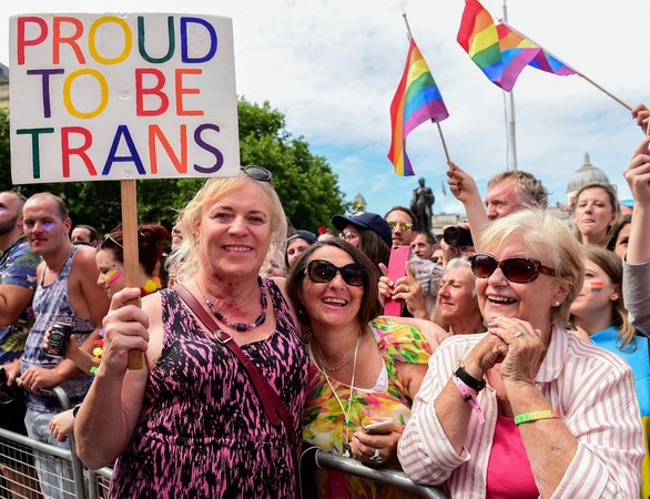 今年7月在英國倫敦街頭舉行的同志驕傲大遊行有上萬人參加，其中也有許多跨性別者參與其中。（東方IC）