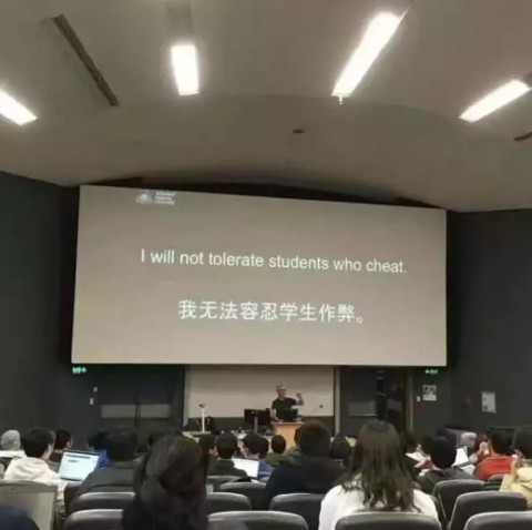 投影片上用中文寫出「我無法容忍學生作弊」，引起了中國學生的不滿。（圖／翻攝自bbs.chinadaily）