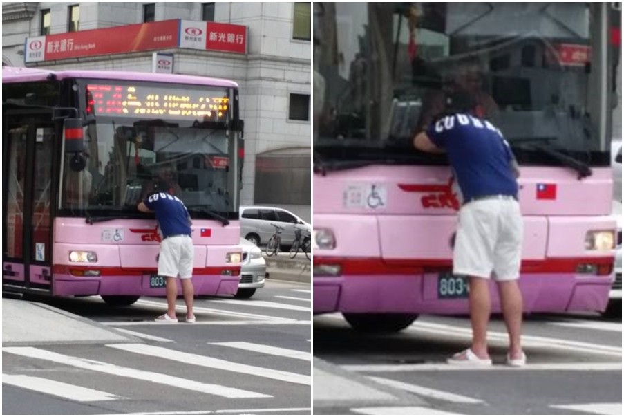 ▲男子「壁咚」公車隨地便溺，乘客路人全看傻眼。（圖／翻攝自爆料公社）