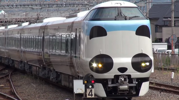▲JR西日本熊貓列車。（圖／翻攝自YouTube）