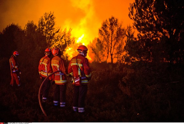 ▲法國南部沿海的隆河河口省（Bouches-du-Rhône）今年7月疑似遭人縱火，火勢延燒7000公頃。（圖／達志影像／美聯社）