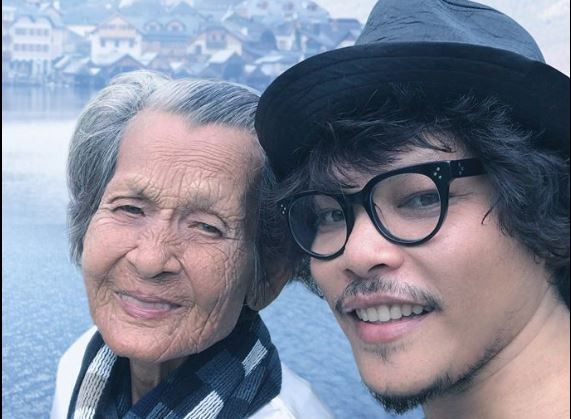 ▲▼楚布用Photoshop帶85歲媽媽到處去旅遊。（圖／翻攝自臉書／Chub Nokkaew）
