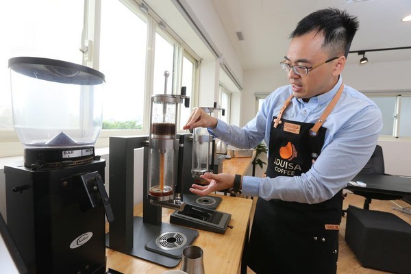Steampunk蒸氣龐克，被咖啡愛好者稱為咖啡界超跑，一台就要40萬元。