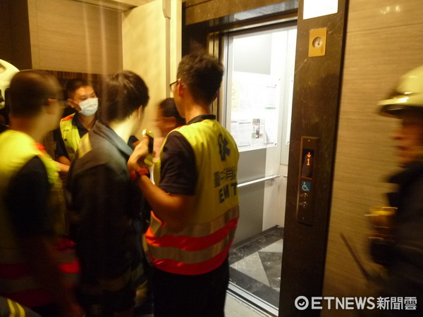 ▲台中市停電，消防隊獲報108件電梯受困案。（圖／記者莊智勝翻攝）