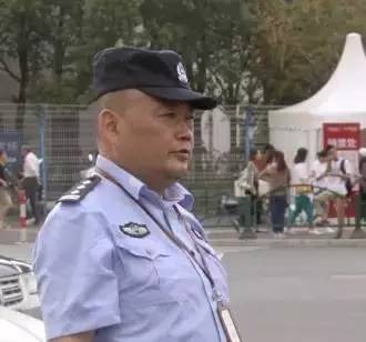 ▲上海警察為救跳樓者「自己墜落」　搶救23天傷重因公殉職！。（圖／翻攝微博）